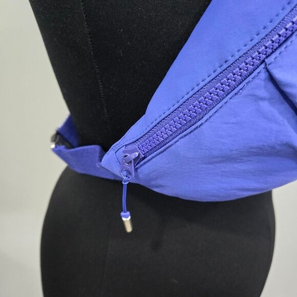 🐢 Athleta Kinetic Waist Bag Blue-Sold Out! - Picture 4 of 14